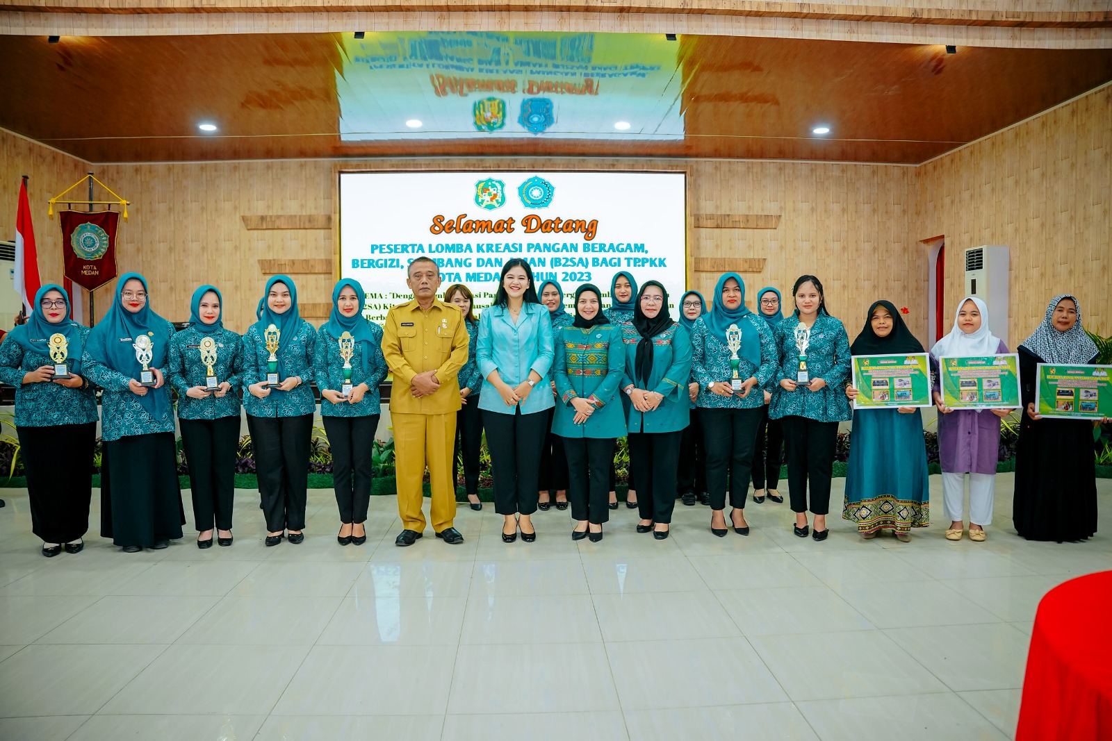 Kec. Medan Tuntungan Raih Juara Favorit Dalam Lomba Kreasi B2SA PKK Kota Medan